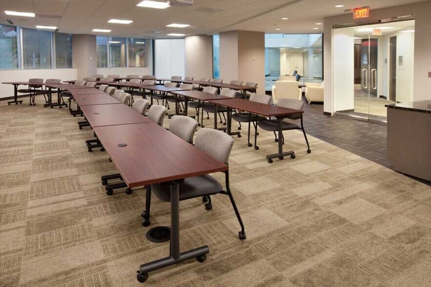 More Photos Of 8609 Westwood Center Dr, Vienna Office For Lease