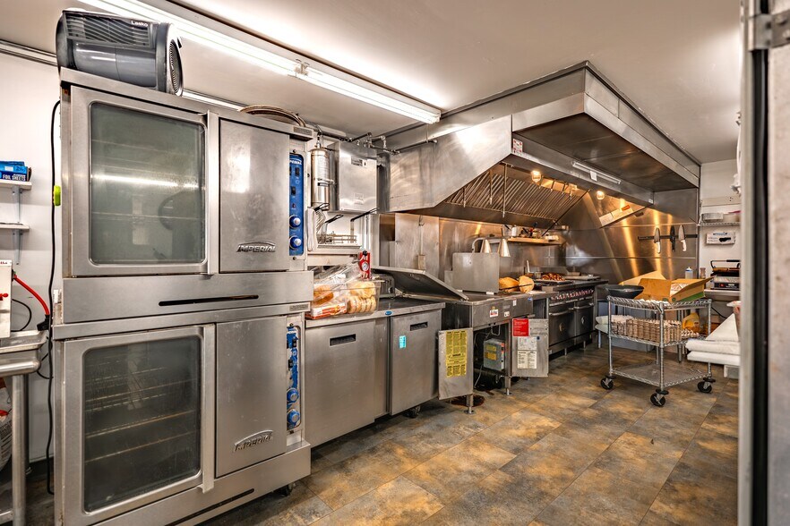 More Photos Of 425 S Main St, Choteau Garden Center For Sale