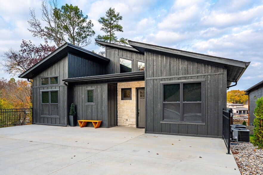 More Photos Of 215 Wayward Winds Rd, Hot Springs National Park Apartments For Sale