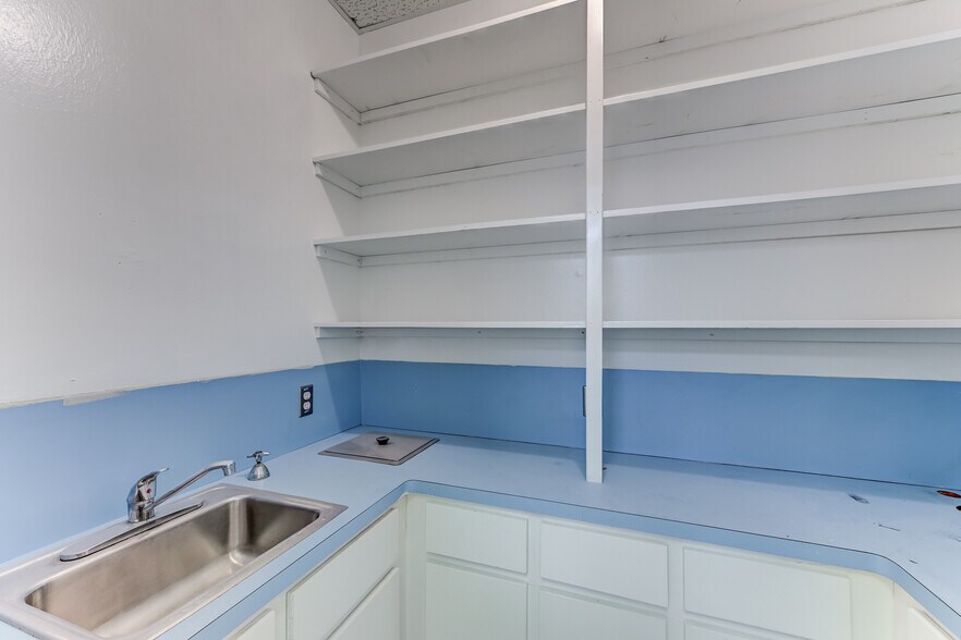 More Photos Of 14721 Pebble Bend Dr, Houston Medical For Lease