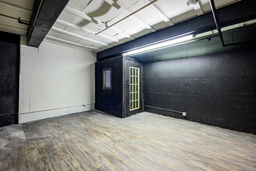 More Photos Of 86-90 Forrest St, Jersey City Warehouse For Lease