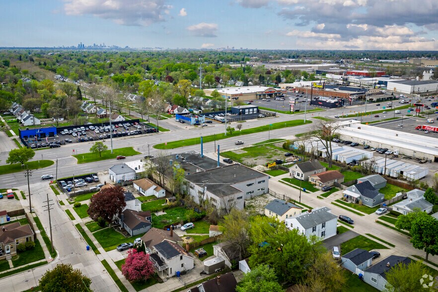 More Photos Of 12357 E Eight Mile Rd, Warren Warehouse For Sale