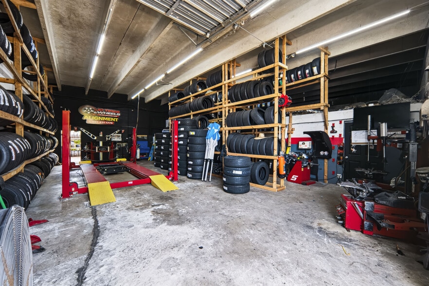 More Photos Of 2422 N Military Trl, West Palm Beach Warehouse For Sale