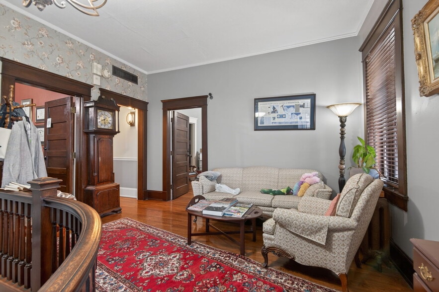 More Photos Of 1803 Clinch Ave, Knoxville Dormitory For Sale