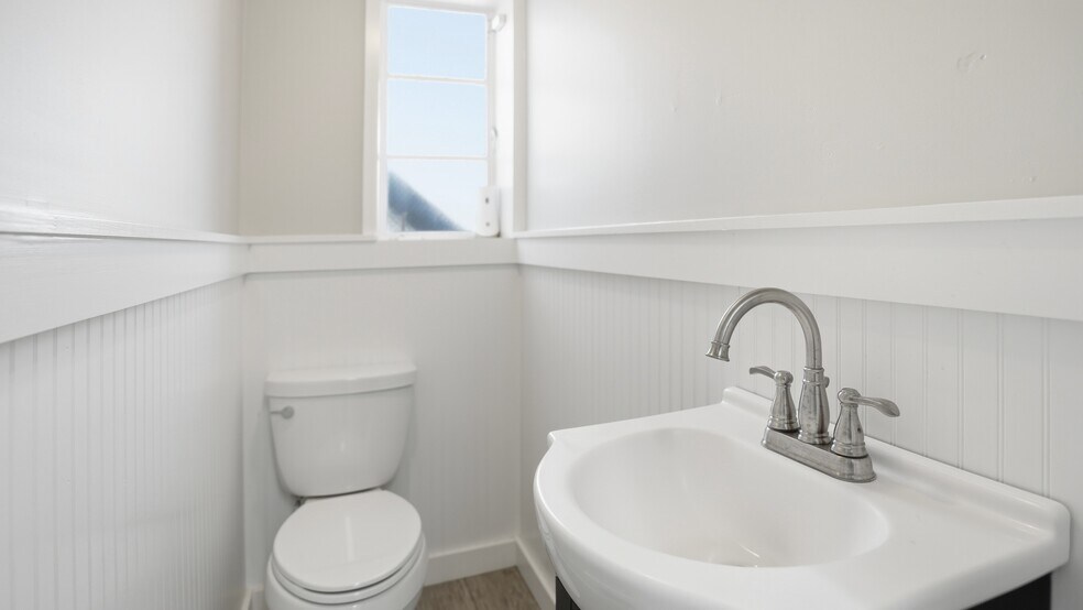 More Photos Of 18 Unqua Rd, Massapequa Loft Creative Space For Sale