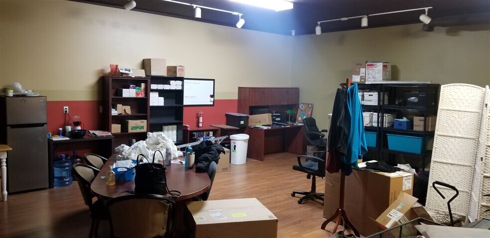 More Photos Of 6201 50th St, Leduc General Retail For Sale