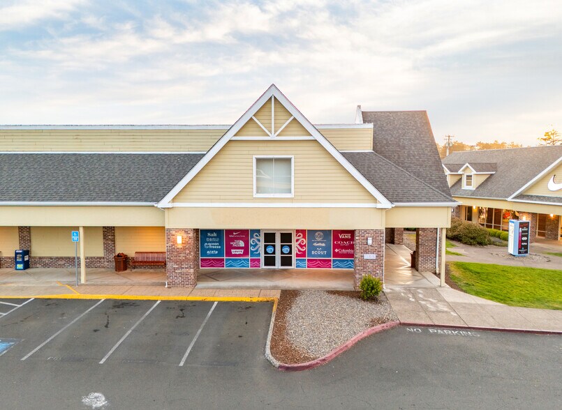 More Photos Of 1500 SE East Devil's Lake Rd, Lincoln City Freestanding For Lease