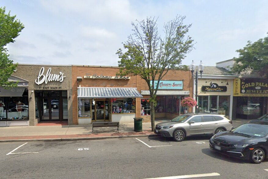 More Photos Of 33 E Main St, Patchogue Storefront For Lease