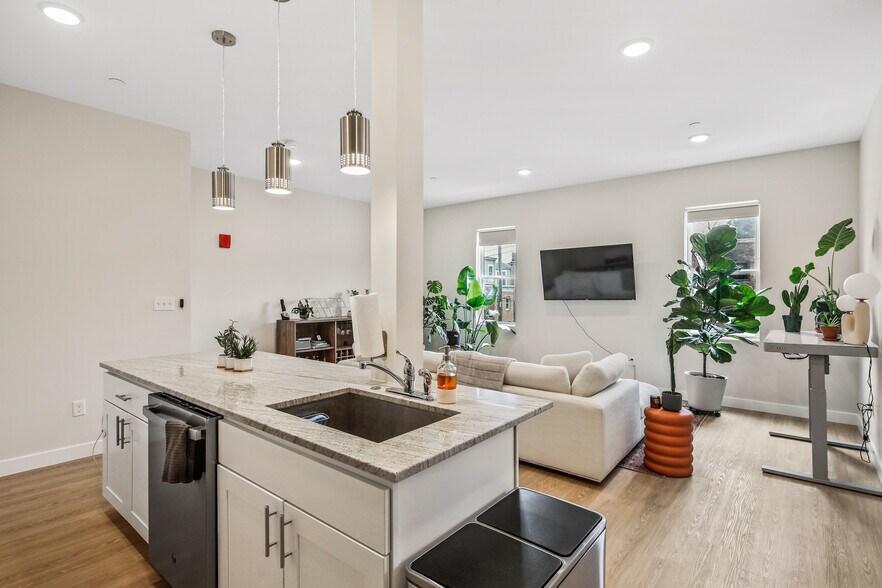 More Photos Of 1707 Eastern Ave, Baltimore Apartments For Lease