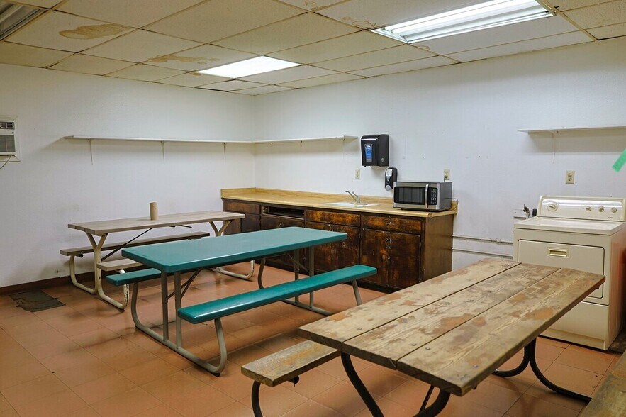 More Photos Of 301 G St, Exeter Landfill For Sale