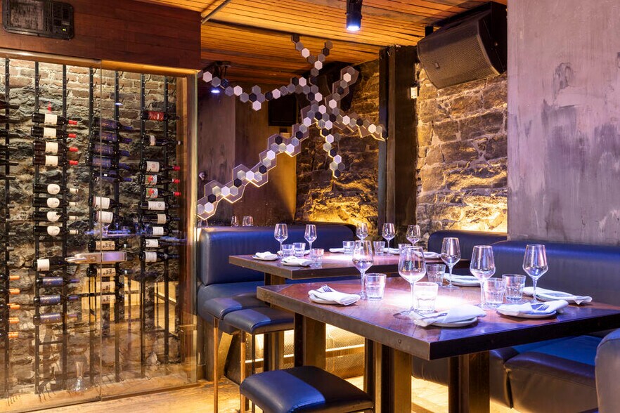 More Photos Of 52 Rue Saint-Jacques, Montréal Restaurant For Sale