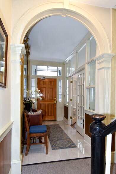 More Photos Of 109-111 S Fairfax St, Alexandria Office For Sale