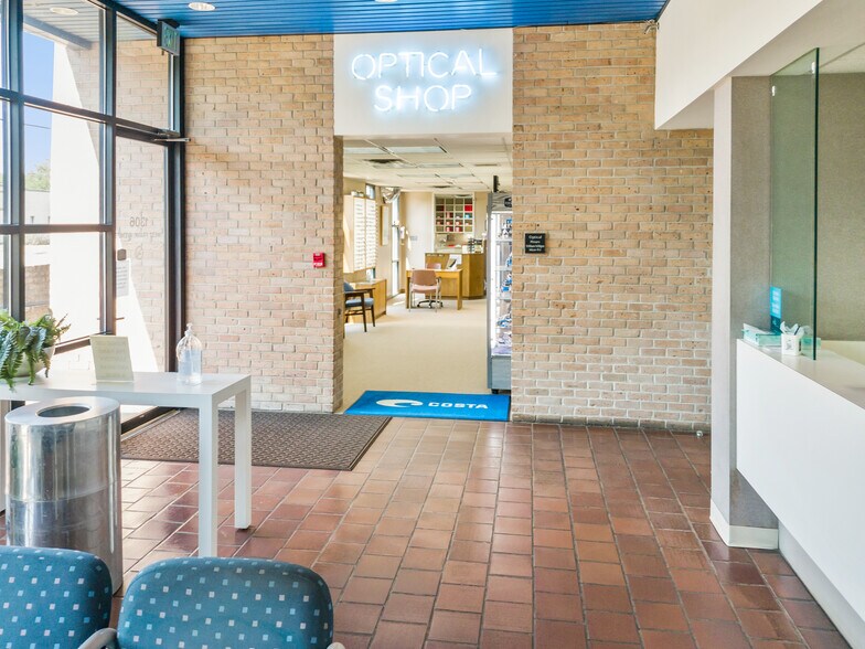 More Photos Of 1306 W Frank Ave, Lufkin Medical For Sale