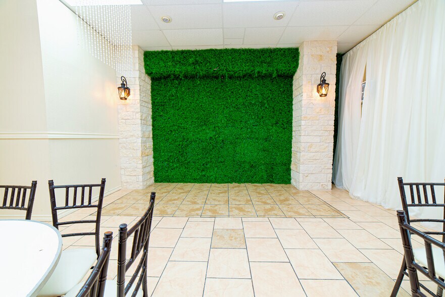 More Photos Of 819 Los Presidentes Ave, Laredo Storefront Retail Office For Sale