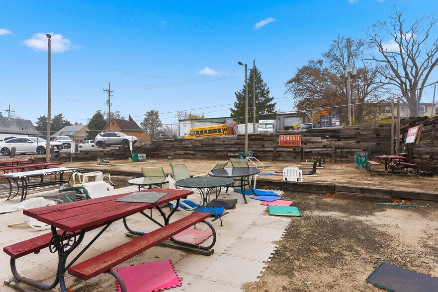 More Photos Of 6310 Gilmore Ave, Omaha Bar For Sale