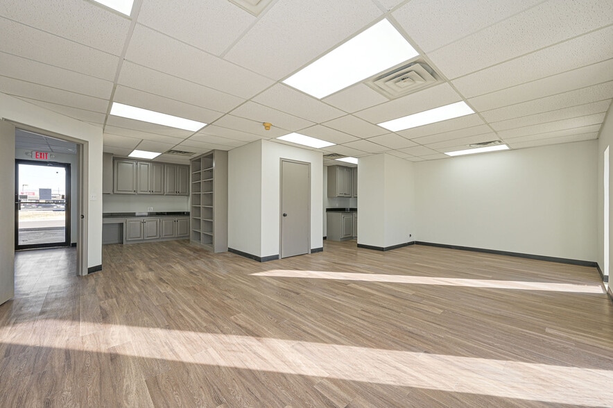 More Photos Of 3009 Epperly Dr, Oklahoma City Office For Sale