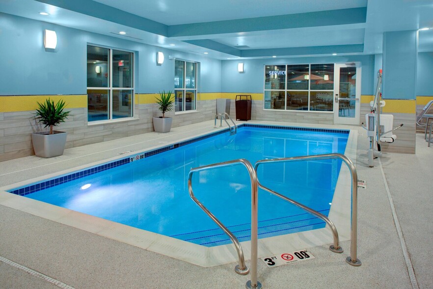 More Photos Of 415 7th St, Parkersburg Hotel For Sale