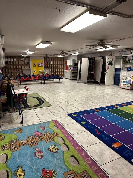 More Photos Of 1005 Austin St, Midland Storefront For Sale