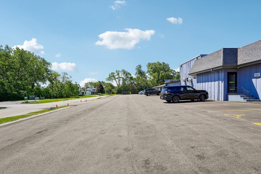 More Photos Of S76W17745 Janesville Rd, Muskego Restaurant For Sale