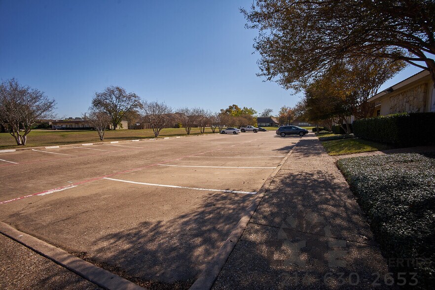 More Photos Of 1140 W Pioneer Pky, Arlington Office For Lease