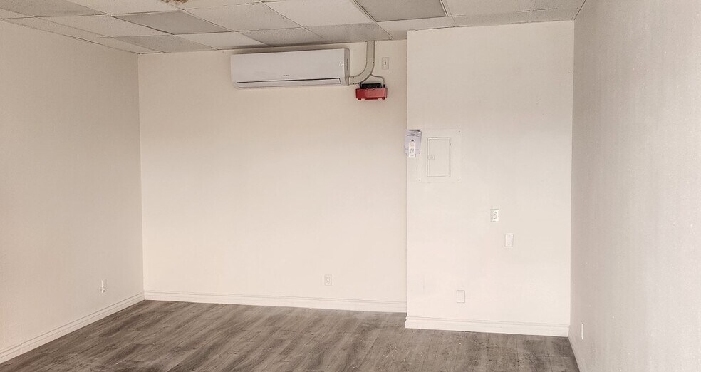 More Photos Of 11030 Inglewood Ave, Inglewood General Retail For Lease