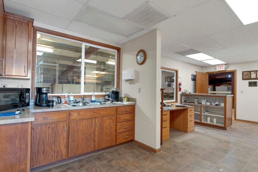 More Photos Of 6494 Windsor Island Rd N, Keizer Manufacturing For Lease