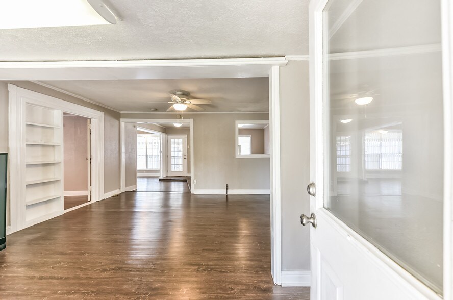 More Photos Of 2745 Wagon Trail Rd, Pearland Auto Repair For Sale