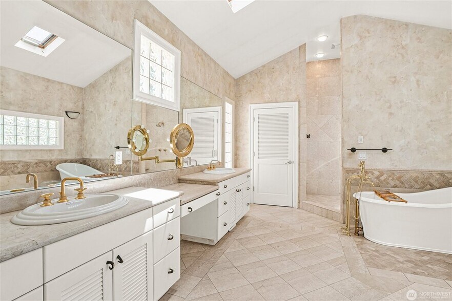 More Photos Of 1026 Alder St, Centralia Office Residential For Sale