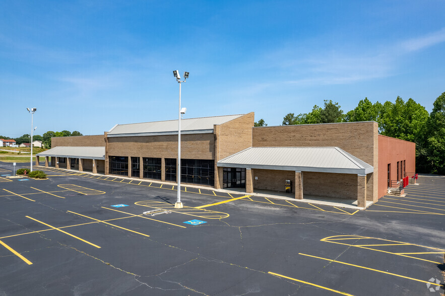 Primary Photo Of 199-317 Habersham County Shopping Ctr, Cornelia Unknown For Lease