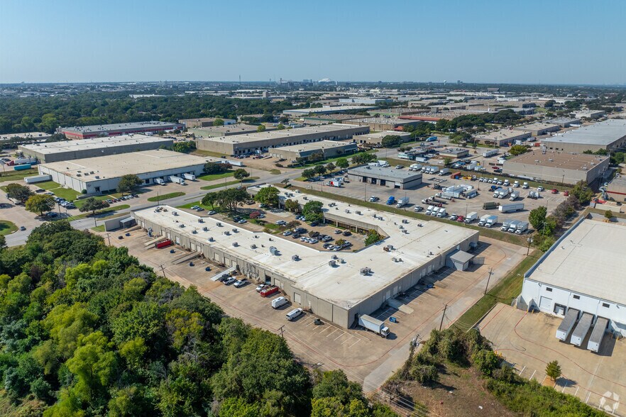More Photos Of 1517 W Carrier Pky, Grand Prairie Research And Development For Lease