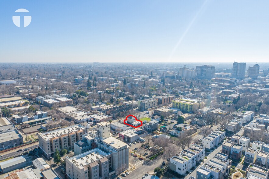 More Photos Of 318 12th St, Sacramento Storefront For Sale