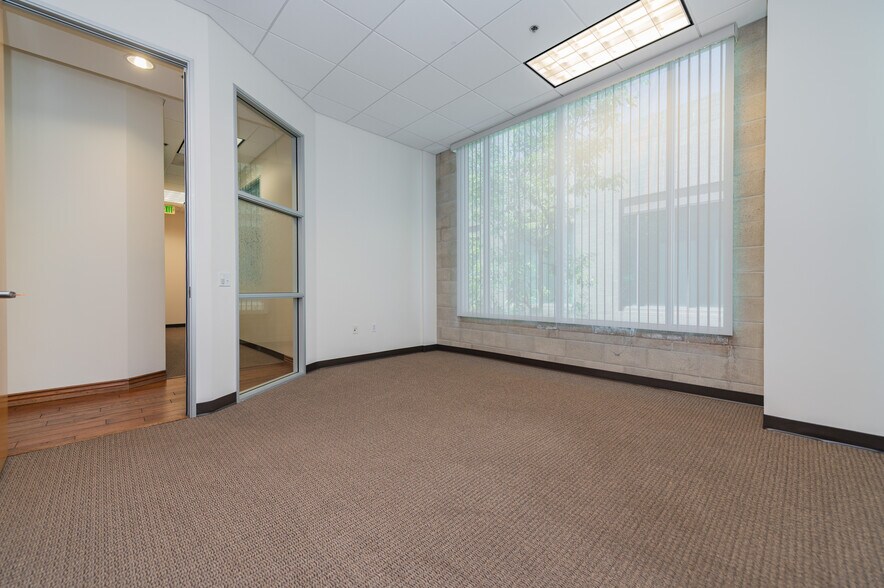 More Photos Of 8925 Research Dr, Irvine Office For Sale