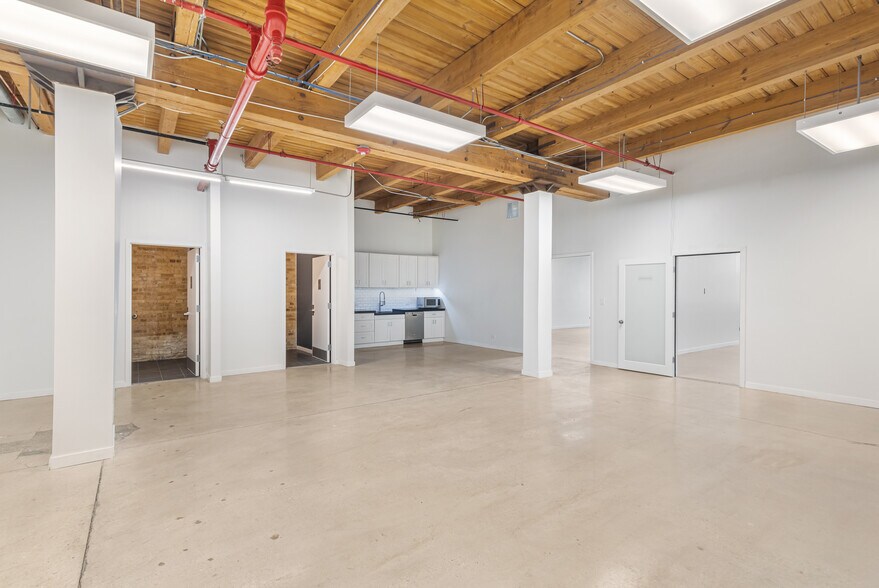 More Photos Of 1046 W Kinzie St, Chicago Office For Lease