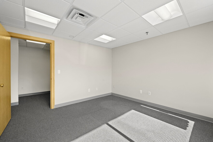 More Photos Of 264 N Broadway, Salem Freestanding For Sale