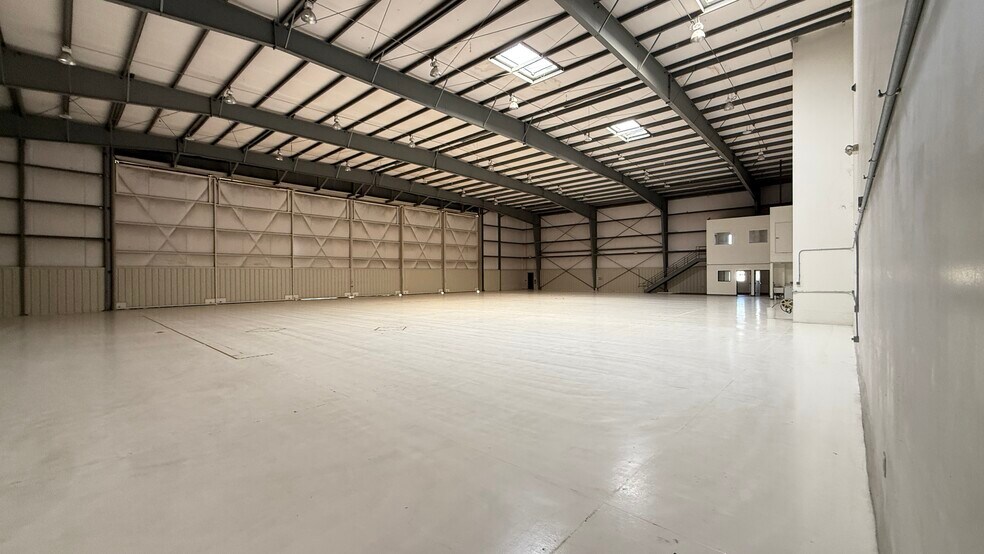 Primary Photo Of 3501 N Lakewood Blvd, Long Beach Airplane Hangar For Lease