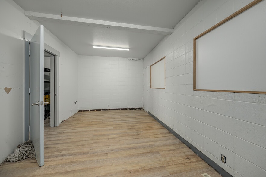 More Photos Of 361 SW 12th St, Ontario Specialty For Sale