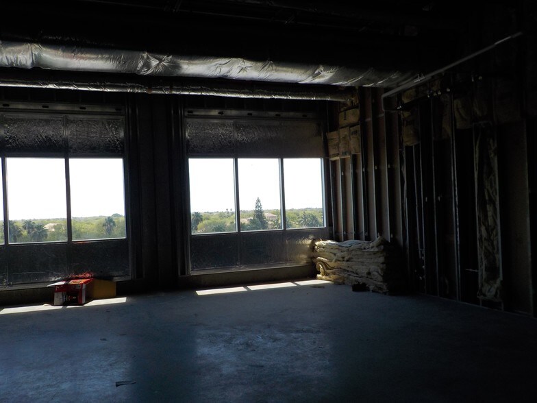 More Photos Of 5700 N Exp 77/83, Brownsville Medical For Lease