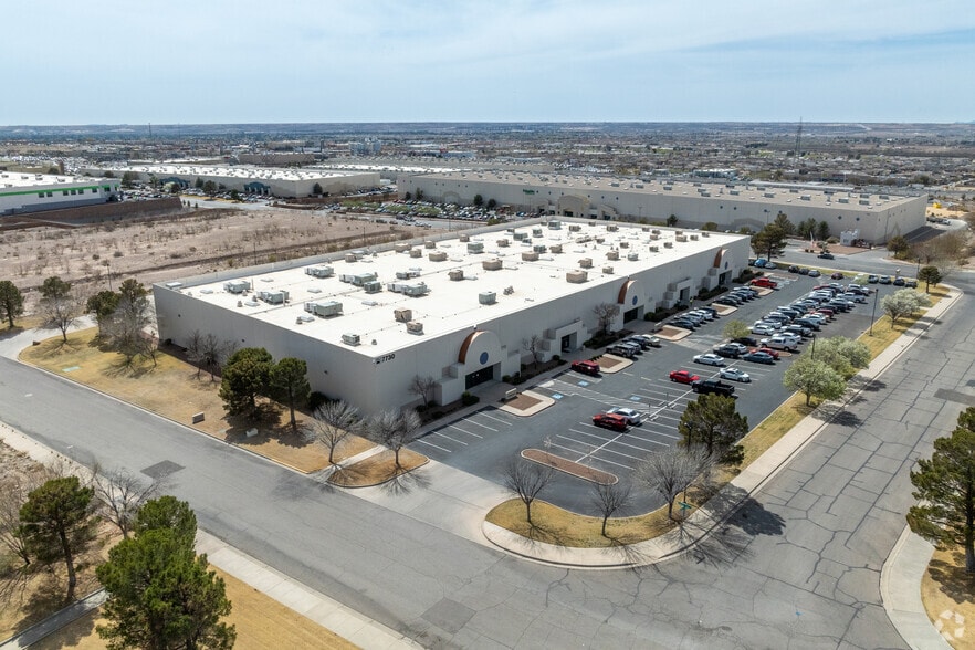 More Photos Of 7730 Market Center, El Paso Showroom For Lease