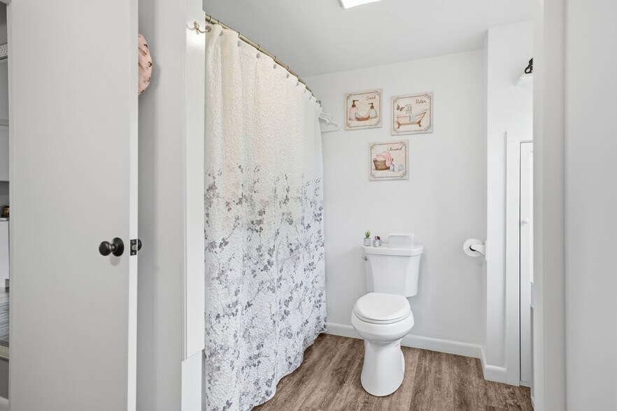 More Photos Of 148 Katama Rd, Edgartown Flex For Sale