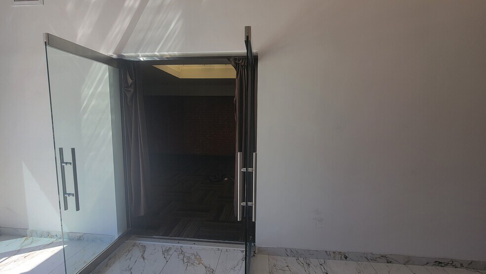 More Photos Of 4716 Vineland Ave, North Hollywood Loft Creative Space For Lease