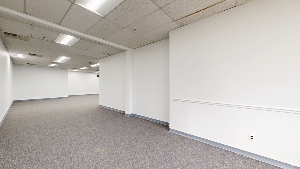 Primary Photo Of 450-460 Veterans Dr, Burlington Light Distribution For Lease