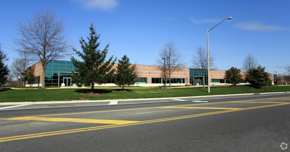 More Photos Of 14111 Park Meadow Dr, Chantilly Light Distribution For Lease