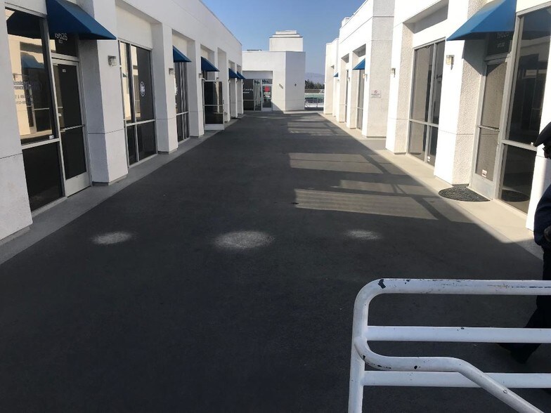 More Photos Of 19626 Ventura Blvd, Tarzana Office For Lease