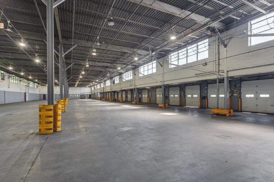 More Photos Of 87-147 Avocado St, Springfield Distribution For Sale