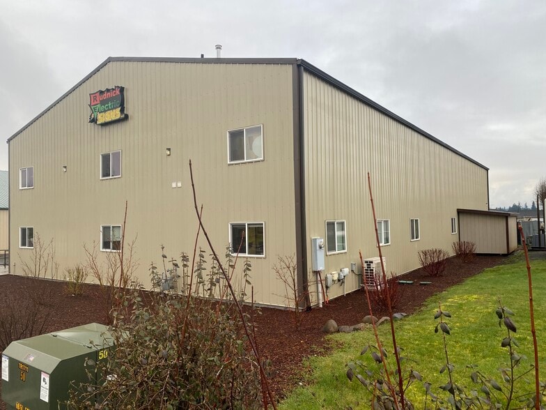 More Photos Of 1400 SE Township Rd, Canby Light Distribution For Lease