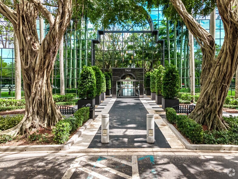More Photos Of 7900 Glades Rd, Boca Raton Office For Lease