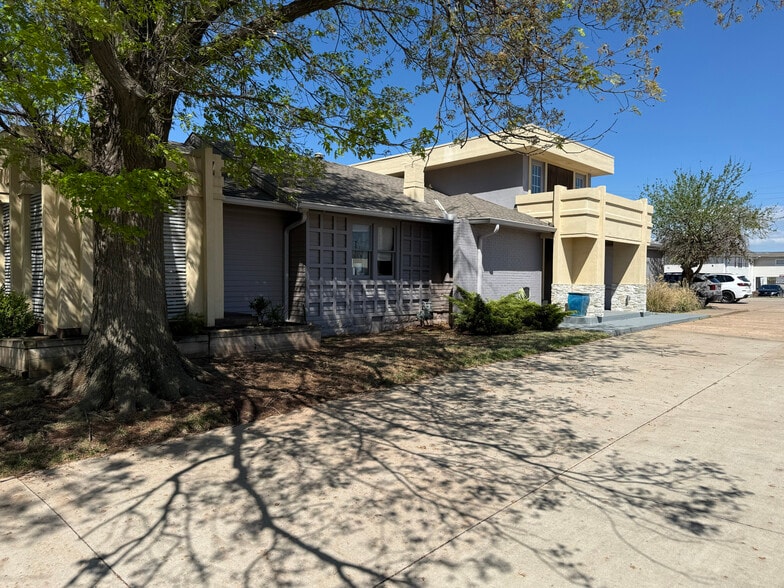 More Photos Of 1113 NW 50th St, Oklahoma City Office For Sale