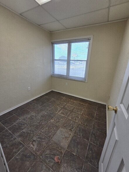 More Photos Of 1222 NW Cache Rd, Lawton Office For Lease