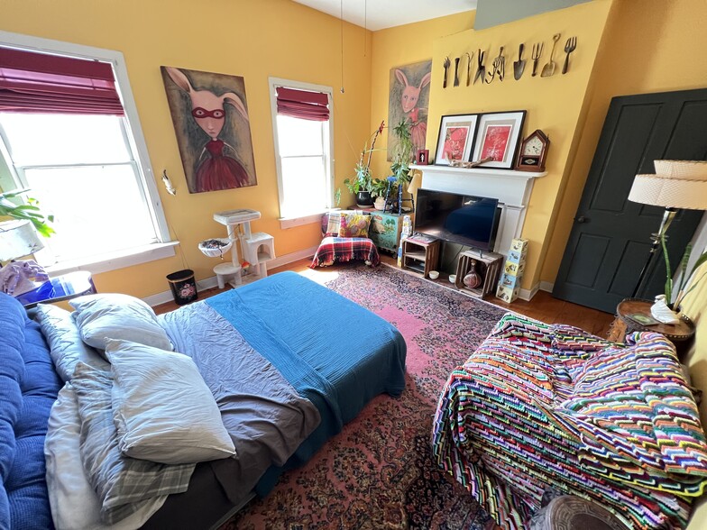 More Photos Of 1438-1442 Light St, Baltimore Showroom For Sale