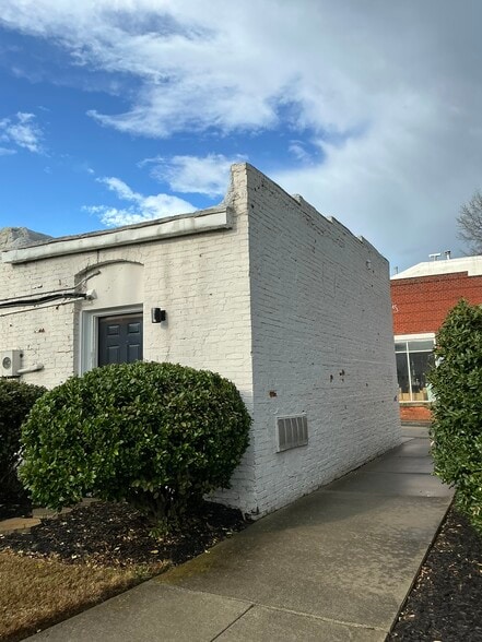 More Photos Of 124 Confederate St, Fort Mill Storefront For Sale